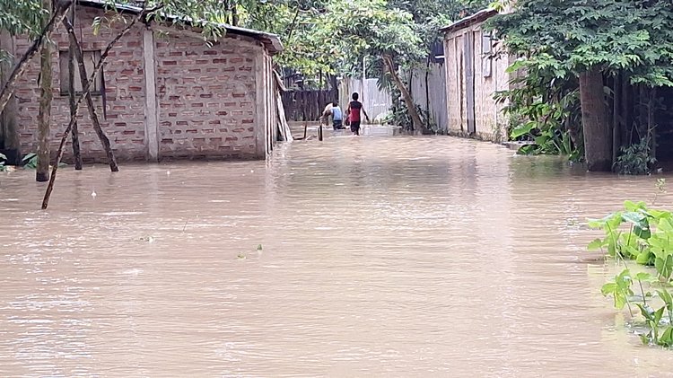 লস্করপুর ইউনিয়নের গ্রামগুলো ইতিমধ্যে পানিতে তলিয়ে গেছে। ছবি: আজকের পত্রিকা