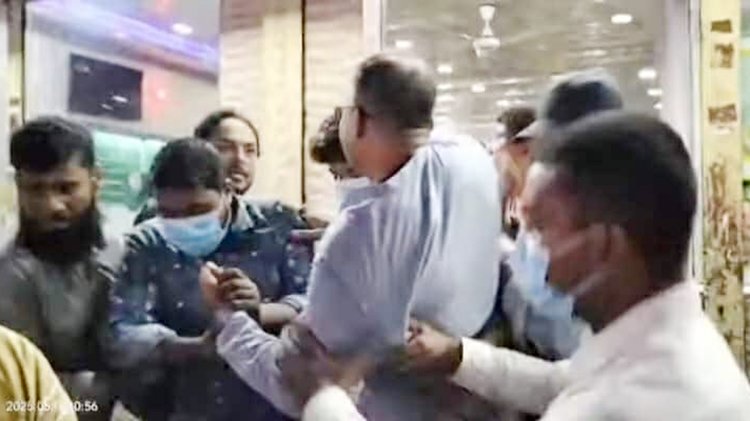 হবিগঞ্জের নবীগঞ্জ উপজেলার করগাঁও ইউপি চেয়ারম্যান নির্মলেন্দু দাশ রানাকে মারধর করা হয় সিলেট। ছবি: সংগৃহীত