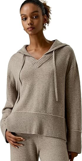 লিলি সিল্ক ভি-নেক হুডি। ছবি: বার্ডি