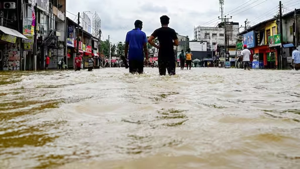ঘূর্ণিঝড় ডিটওয়াহর আঘাতে শ্রীলঙ্কায় ৪০ জনের মৃত্যু, নিখোঁজ ২১