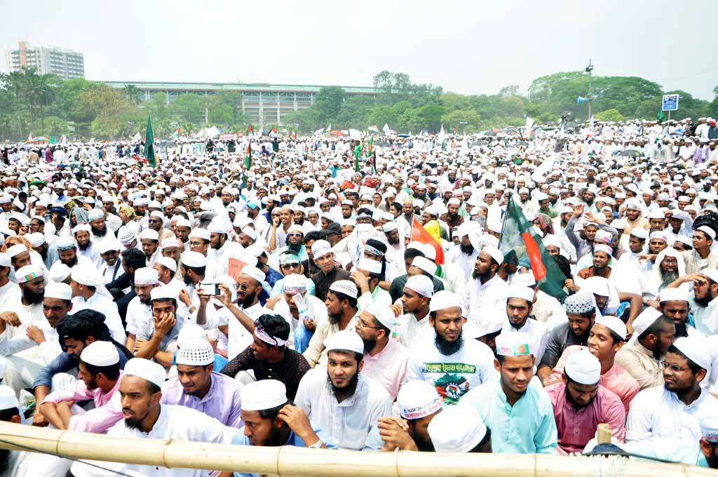 নারীর প্রতি অবমাননা: হেফাজতকে তিন এনসিপি নেত্রীসহ ৬ নারীর লিগ্যাল নোটিশ