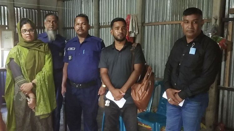 হালুয়াঘাটে অনুমোদনবিহীন কারখানায় ভ্রাম্যমাণ আদালত। ছবি: আজকের পত্রিকা