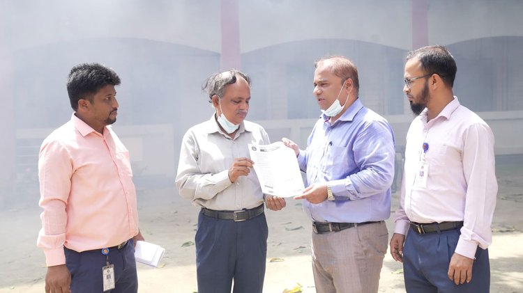 এডিস মশা নিয়ন্ত্রণে মশক নিধন কার্যক্রম চালু করেছে ডিএনসিসি। ছবি: সংগৃহীত
