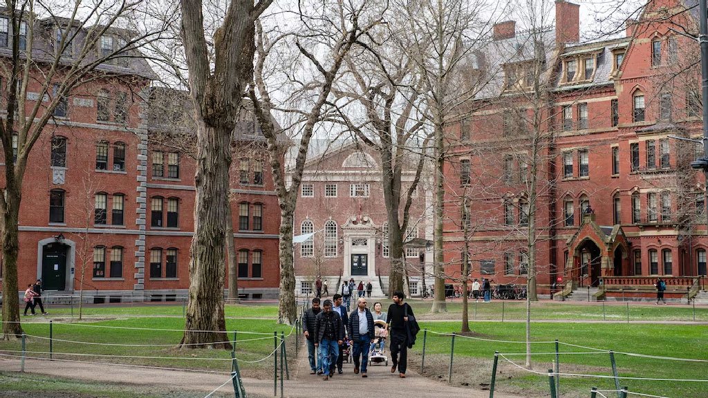 ৫০ কোটি ডলার পরিশোধ করবে হার্ভার্ড, চুক্তির দ্বারপ্রান্তে পৌঁছানোর দাবি ট্রাম্পের