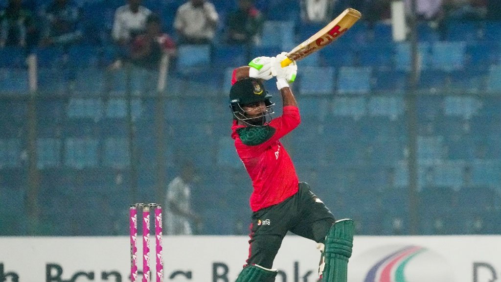 আপনাদের হয়তো মনে হয়, আমি দলেই থাকার মতো না: হৃদয়