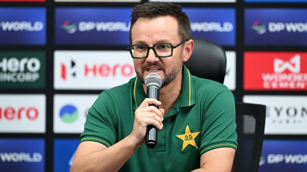 মিরপুরের উইকেটের কথা বলায় আবারও অসন্তুষ্ট পাকিস্তান কোচ