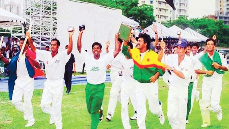 ১৯৯৭ সালে আইসিসি ট্রফি জয়ের পর বাংলাদেশ ক্রিকেট দলের বিজয়উল্লাস। ছবি: সংগৃহীত