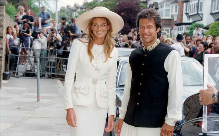 ১৯৯৫ সালে ২১ বছর বয়সী জেমিমা গোল্ডস্মিথকে বিয়ে করেন ইমরান খান। ছবি: এএফপি