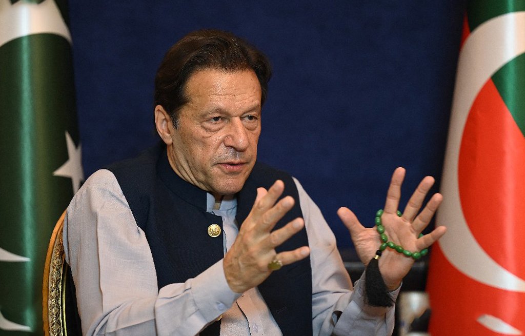 ইমরান খানের মৃত্যুর গুজব, দেখা করতে গিয়ে হামলার শিকার তিন বোন