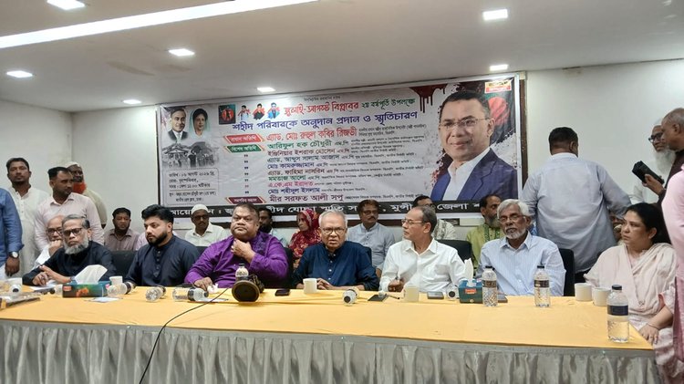 এনসিপির বিরুদ্ধে জুলাই শহীদদের কবর পাকা করার টাকা মেরে দেওয়ার অভিযোগ তুলেছেন মুক্তিযুদ্ধবিষয়ক প্রতিমন্ত্রী ইশরাক হোসেন। ছবি : আজকের পত্রিকা