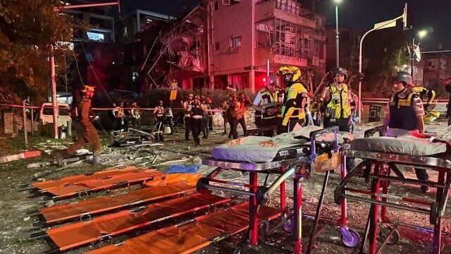 ইসরায়েলে ইরানি ক্ষেপণাস্ত্র হামলায় নিহত বেড়ে ৩