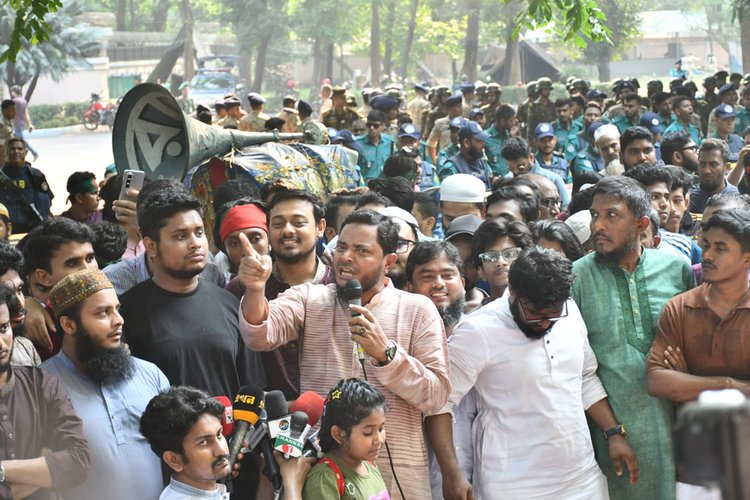 শুক্রবার সকালে বিক্ষোভে যোগ দেয় জামায়াতে ইসলামী। ছবি: আজকের পত্রিকা