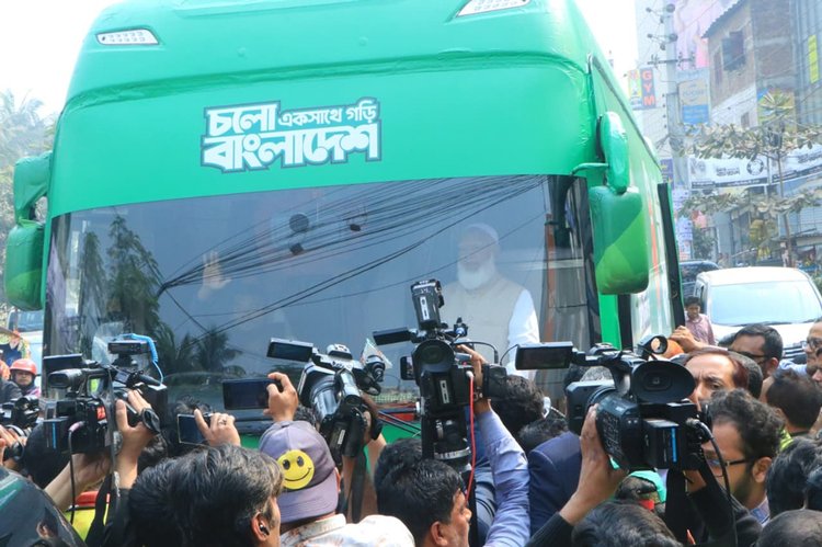 নতুন বাসে নির্বাচনী প্রচার শুরু করেছে জামায়াত। ছবি: জামায়াতের সৌজন্য