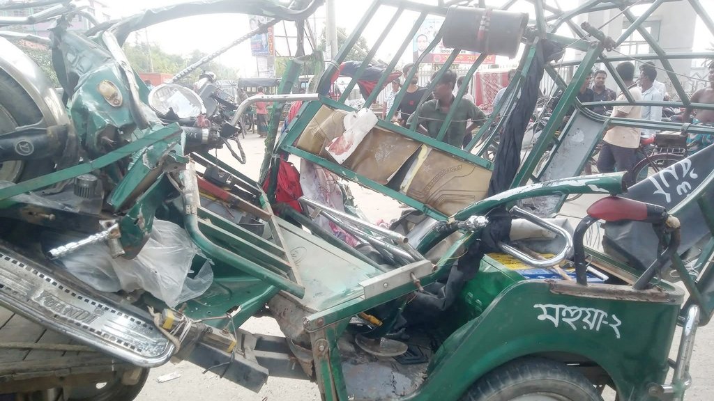 জামালপুরে কাভার্ড ভ্যানচাপায় অটোরিকশার ৩ যাত্রী নিহত, আহত ৪