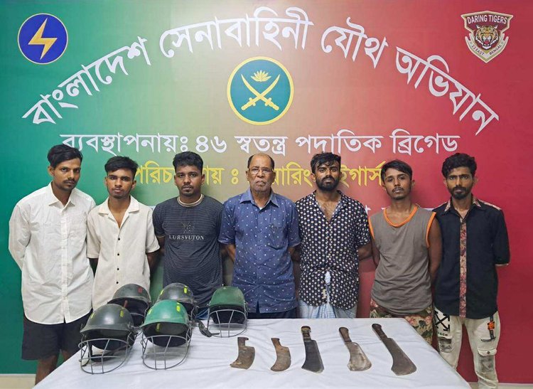 জেনেভা ক্যাম্পে অভিযানে ১১ জন আটক হয়েছে। ছবি: আজকের পত্রিকা