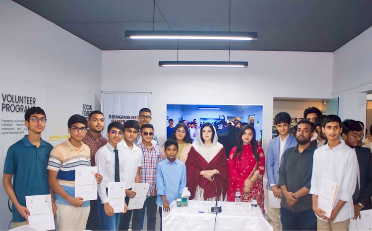 পুরস্কার বিতরণী অনুষ্ঠানে জোবাইদা রহমান। ছবি: সংগৃহীত