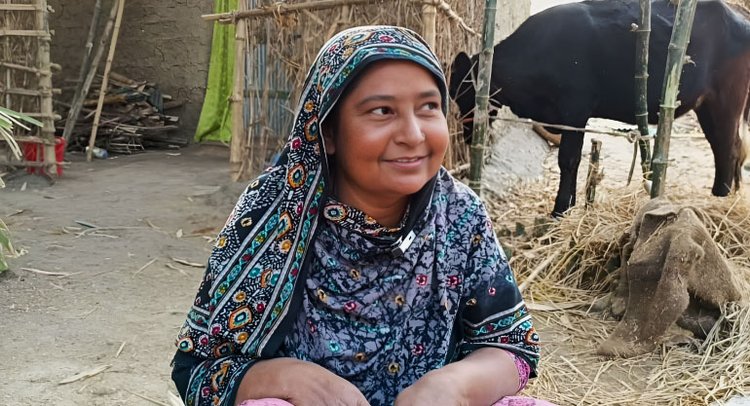 প্রতারণার শিকার জোসনা বেগম। ছবি: আল-জাজিরা
