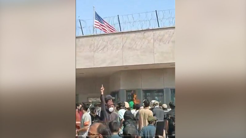 পাকিস্তানে মার্কিন কনস্যুলেটের সামনে সংঘর্ষ, নিহত ৯