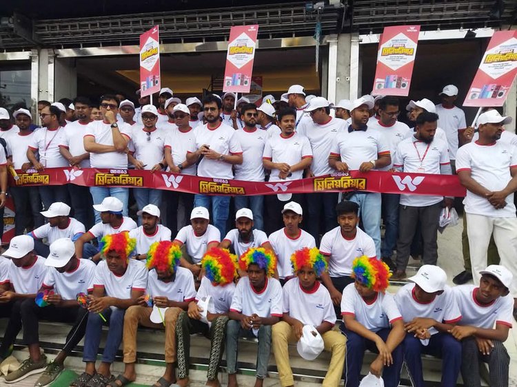 খুলনায় ওয়ালটন ডিজিটাল ক্যাম্পেইন সিজন-২২ উপলক্ষে আনন্দ র‍্যালি। ছবি: আজকের পত্রিকা