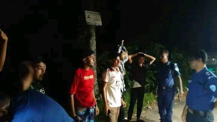 ব্রাহ্মণপাড়ায় কিশোর গ্যাং ও কিশোর অপরাধ দমনে রাতভর অভিযান। ছবি: আজকের পত্রিকা