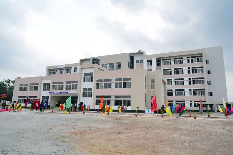 কুমিল্লা আর্মি মেডিকেল কলেজের স্থায়ী ক্যাম্পাসের উদ্বোধন করেন সেনাপ্রধান।