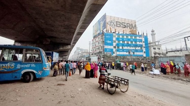 গাজীপুরে কারখানা বন্ধের প্রতিবাদে মহাসড়ক অবরোধ। ছবি: সংগৃহীত