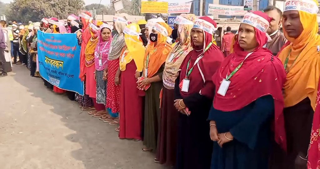 বেক্সিমকোর বন্ধ ১৬ কারখানা খুলে দেওয়ার দাবিতে শ্রমিক সমাবেশ