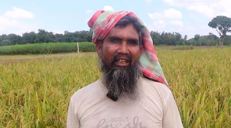 গোড়ারপাড়া গ্রামের ৫৫ বছর বয়সী দৃষ্টিপ্রতিবন্ধী টিপু নেওয়াজ। ছবি: আজকের পত্রিকা