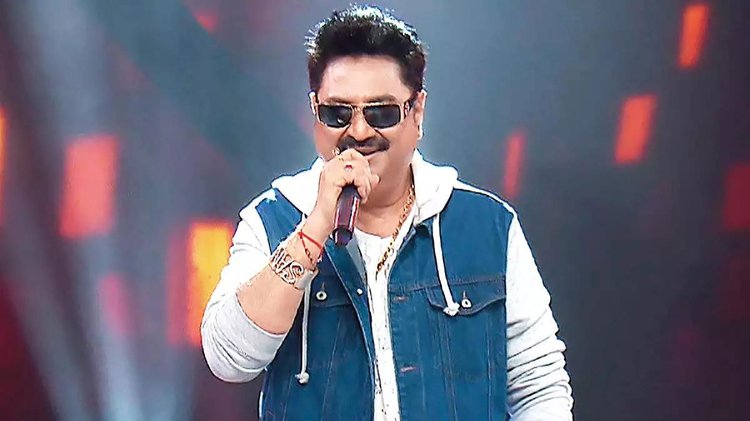 ভারতের জনপ্রিয় সংগীতশিল্পী কুমার শানু। ছবি: সংগৃহীত