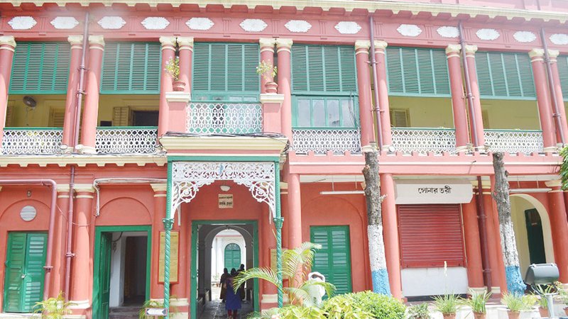 ক্যামেরার-চোখে