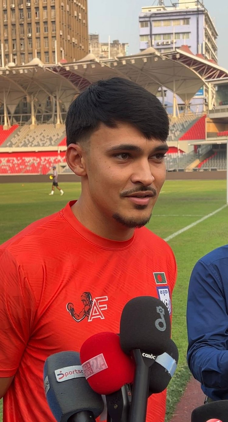 প্রবাসী ফুটবলারদের মধ্যে সবচেয়ে বেশি আলো ছড়িয়েছেন ক্যাসপার হক। ছবি: আজকের পত্রিকা