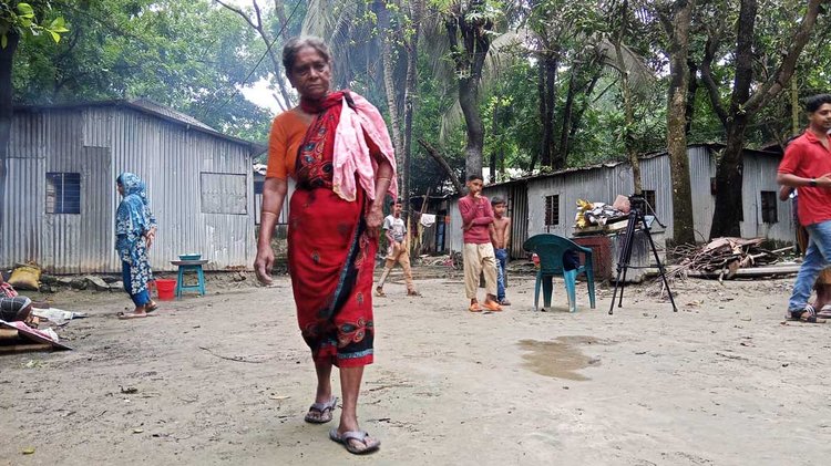 আলোচিত সংসারবিরাগী লাইলী খালা। ছবি: আজকের পত্রিকা