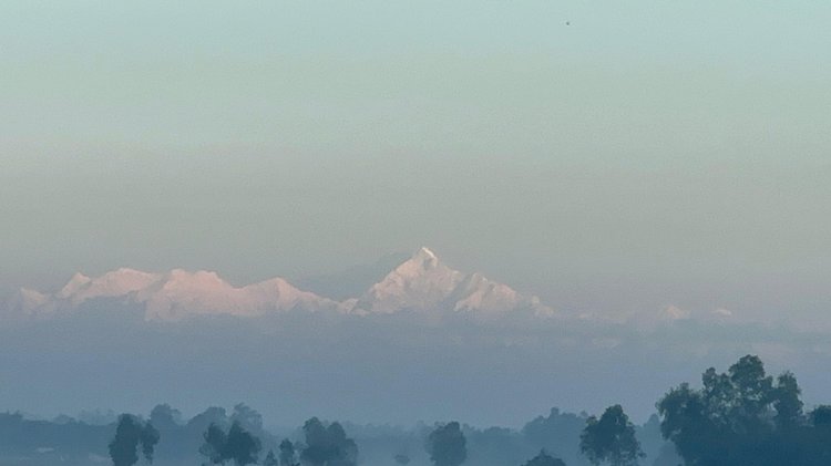 সানিয়াজান নদীর তীর থেকে আজ সকালে তোলা। ছবি: আজকের পত্রিকা