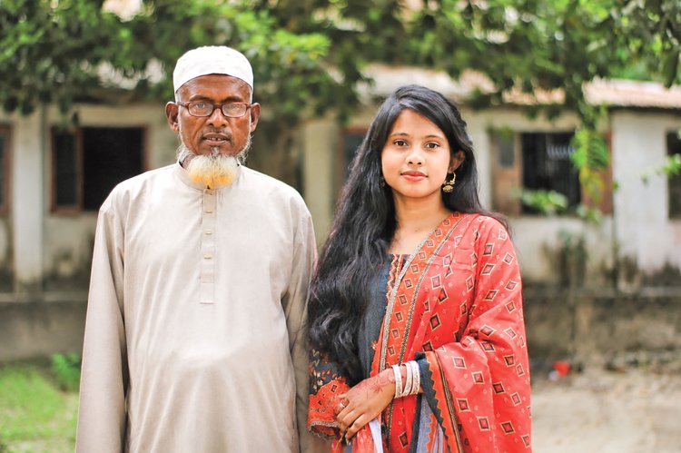 বাবার সঙ্গে লিমা আক্তার