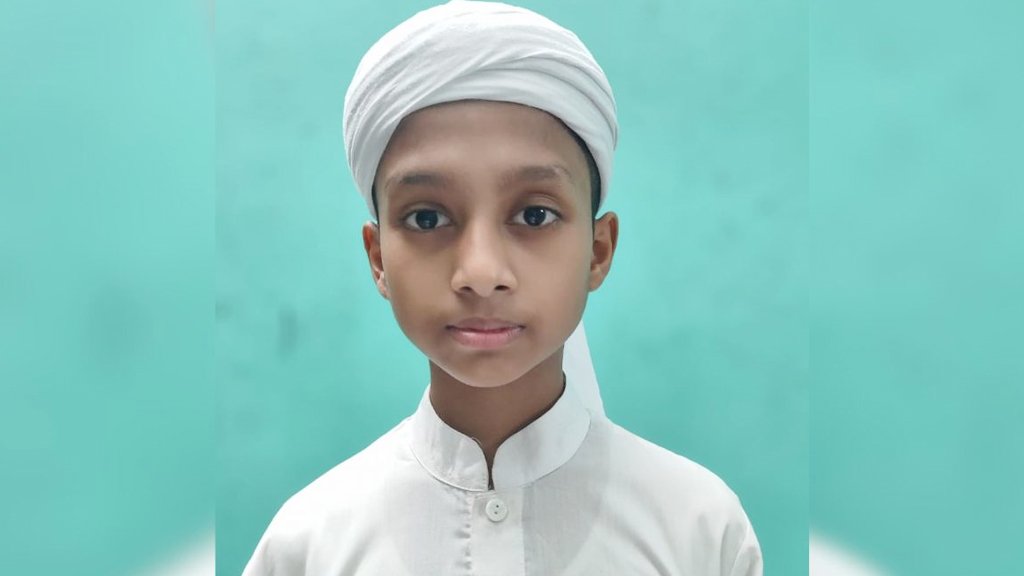 মাত্র ১৩ মাসে কোরআনের হাফেজ ১০ বছরের মাকসুদ