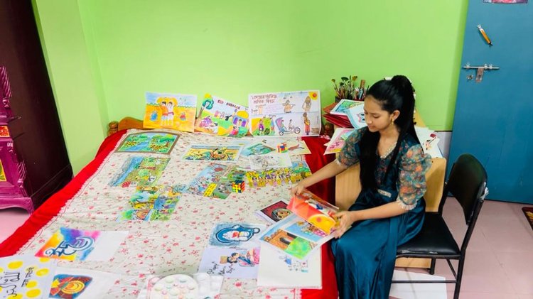 মেহেরুন্নিসার আঁকা বিভিন্ন ছবি। ছবি: আজকের পত্রিকা