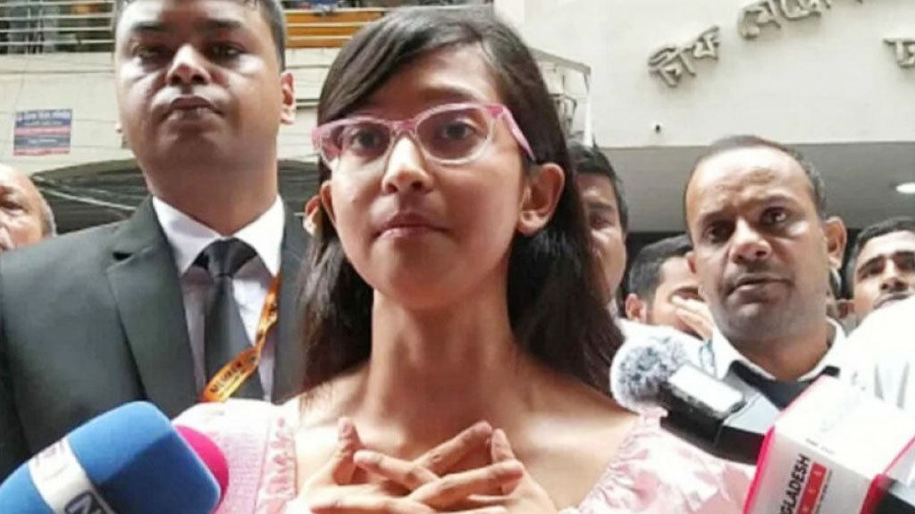 ‘আমি তাদের পাপেট নই’, মা-বাবার সঙ্গে আপস করলেন সেই তরুণী
