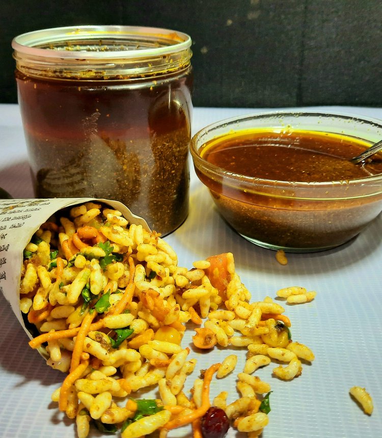 বাড়িতে তৈরি করে ফেলুন ঝালমুড়ি। ছবি: মিম লস্কর পিংকি