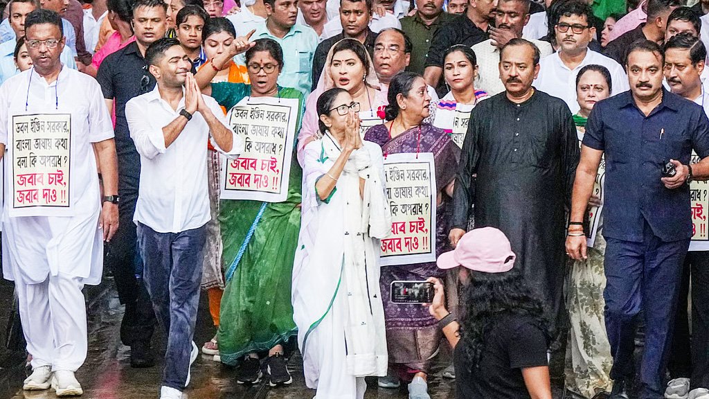 বিজেপিশাসিত রাজ্যে বাংলাভাষীদের হেনস্তা, প্রতিবাদে মমতার পদযাত্রা