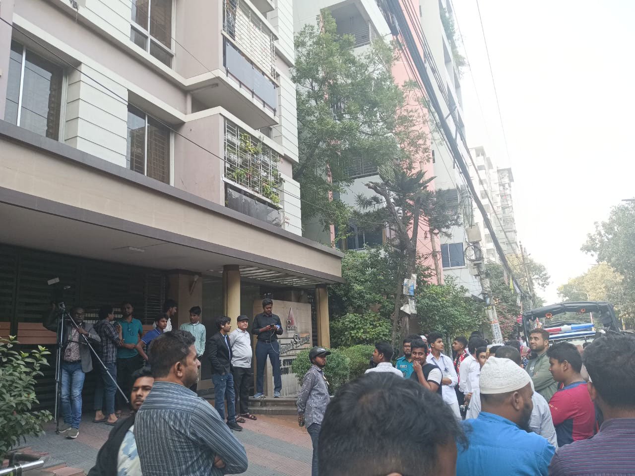 রাজধানীতে মা-মেয়েকে কুপিয়ে হত্যা, গৃহকর্মী পলাতক