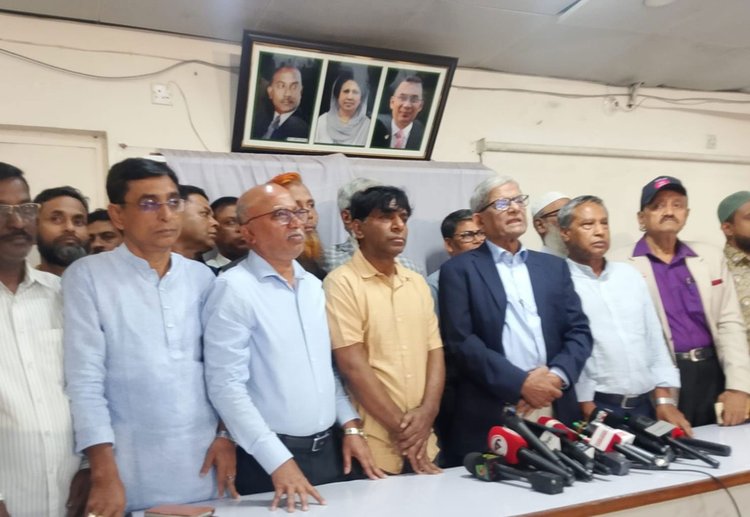 রাজধানীর নয়াপল্টনে বিএনপির কেন্দ্রীয় কার্যালয়ে দলীয় মহাসচিব মির্জা ফখরুল। ছবি: আজকের পত্রিকা