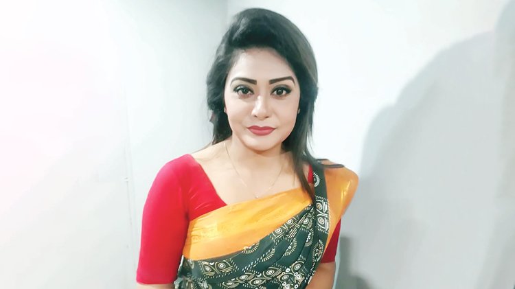 মোমরেনাজ মোম। ছবি: সংগৃহীত