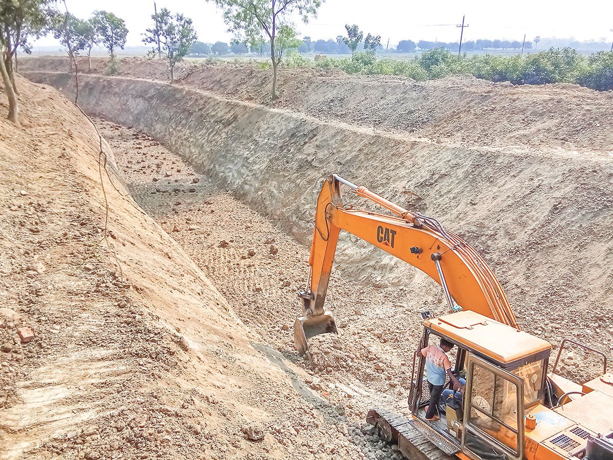 বিএনপি নেতাকে খুশি রাখতে কার্যাদেশ ছাড়াই কাজ