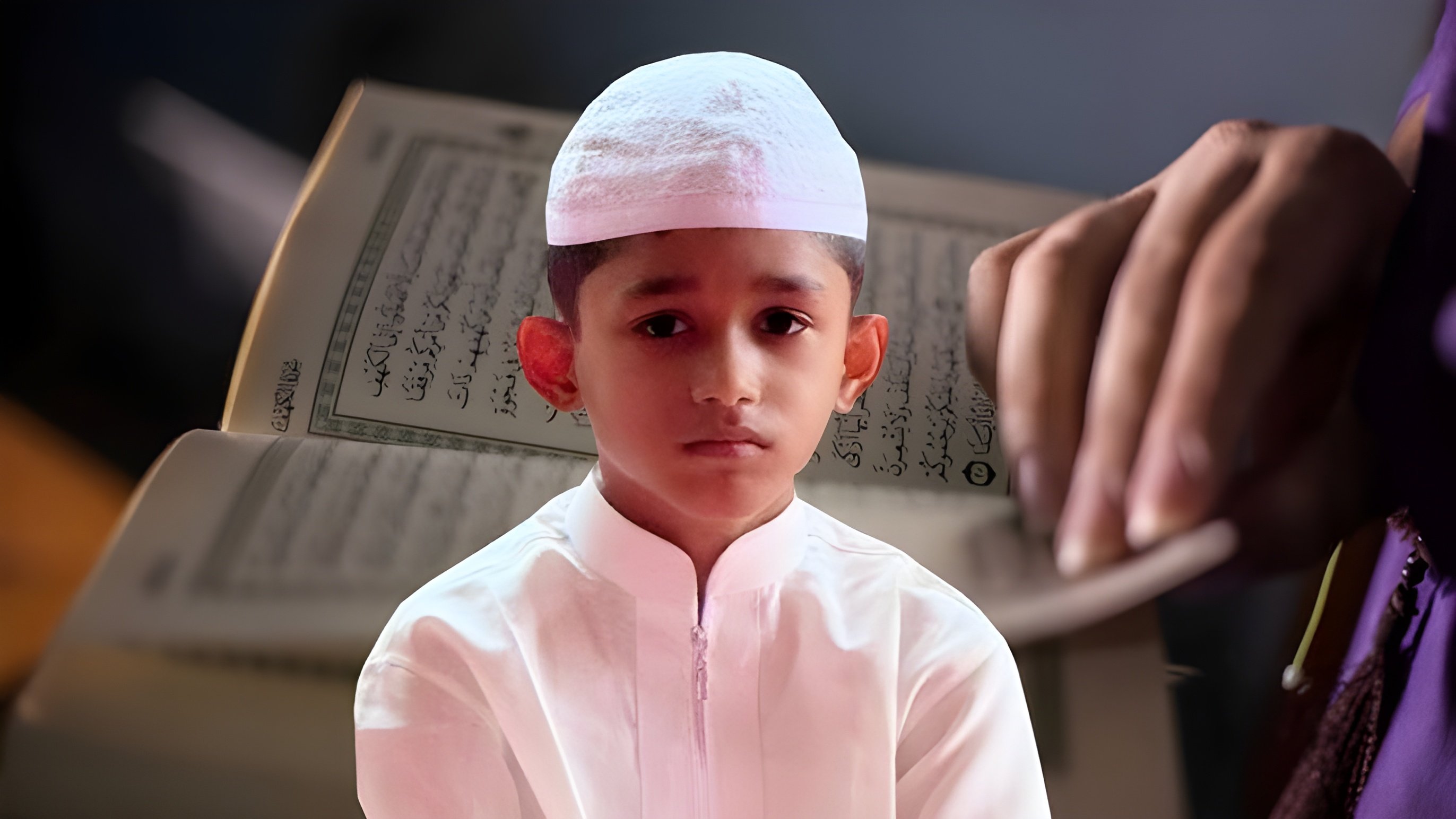 মায়ের কাছে পড়ে ৯ মাসে কোরআনের হাফেজ ৭ বছরের শিশু