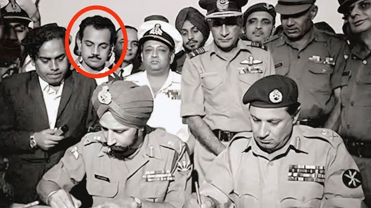 মুক্তিবাহিনীর ডেপুটি চিফ অব স্টাফ হিসেবে কঠিন মুক্তিসংগ্রামের মাধ্যমে দেশকে বিজয়ের দিকে নিয়ে যেতে গুরুত্বপূর্ণ অবদান রেখেছিলেন বীর উত্তম এ কে খন্দকার। ছবি: সংগৃহীত