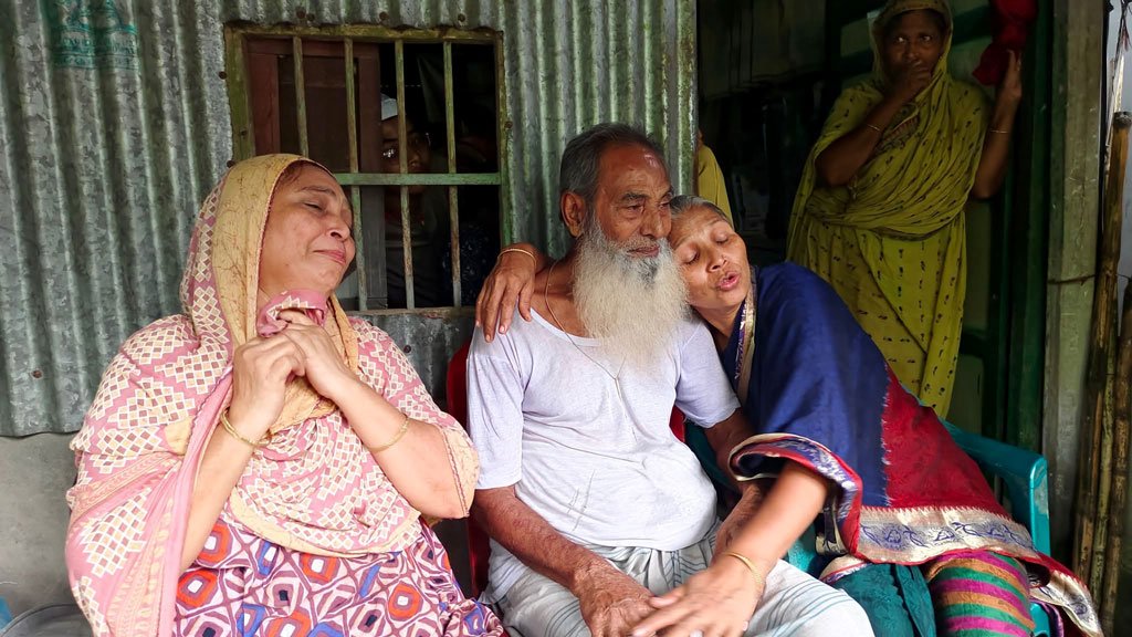 ‘ছেলে বলেছিল, তোমাকে আগামী মাসে চোখের ডাক্তার দেখাব’, বুক চাপড়ে বলছেন তুহিনের মা