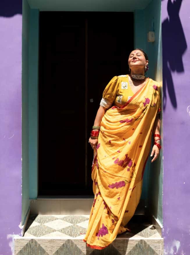 নবমীতে পোশাকে থাক হলুদের ছোঁয়া।