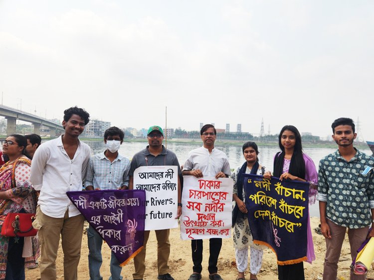 পরিবেশবাদী সংগঠনগুলোর মানববন্ধন। ছবি: আজকের পত্রিকা