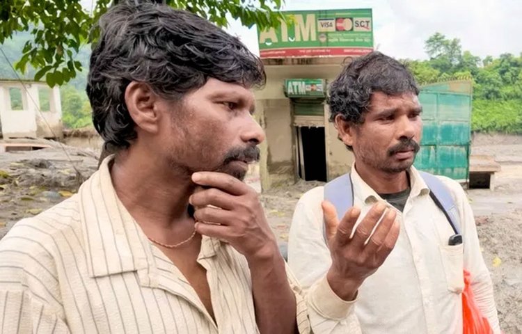 তালকা সদার সঙ্গে আছেন তাঁর ভাইও। ছবি: আল-জাজিরা