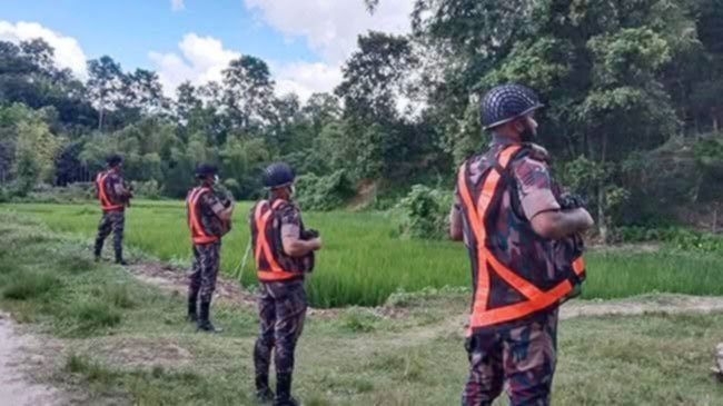 বান্দরবানের নাইক্ষ্যংছড়ি সীমান্তে বিজিবি সদস্যদের টহল। ছবি: সংগৃহীত